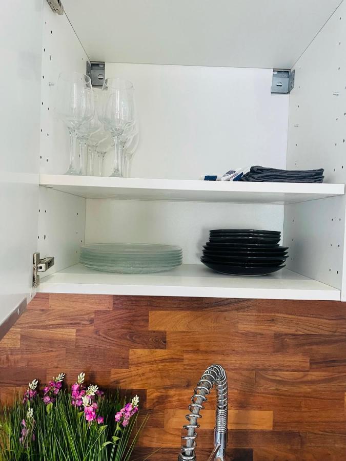 Jolie Maison Individuelle 50 M2 ,design Et Climatisee, Confort, Wifi, Terasse Privee , 5 Min Et Autoroute, Stationnement Gratuit Hébergement de vacances Marseille