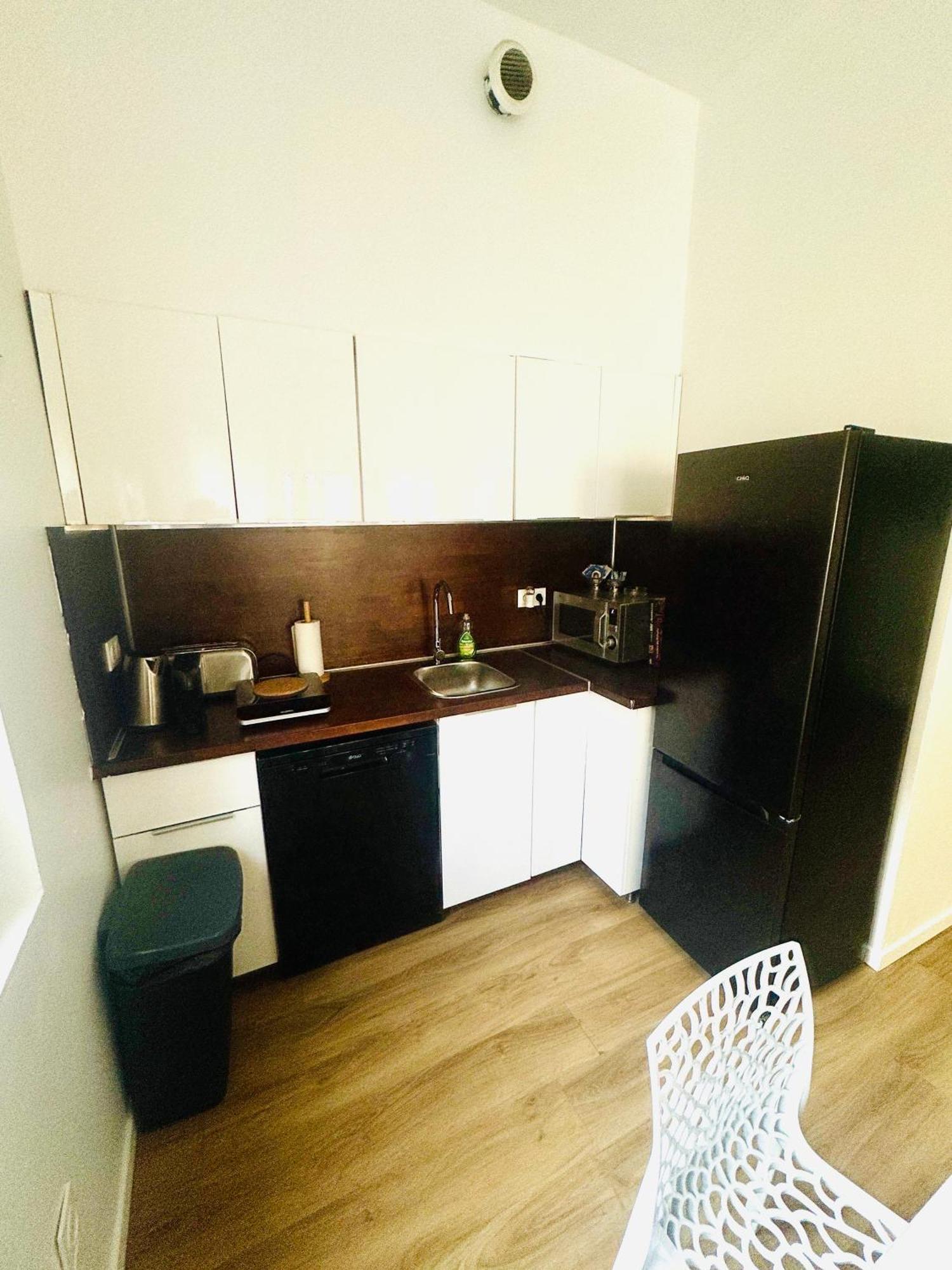Jolie Maison Individuelle 50 M2 ,design Et Climatisee, Confort, Wifi, Terasse Privee , 5 Min Et Autoroute, Stationnement Gratuit Hébergement de vacances *