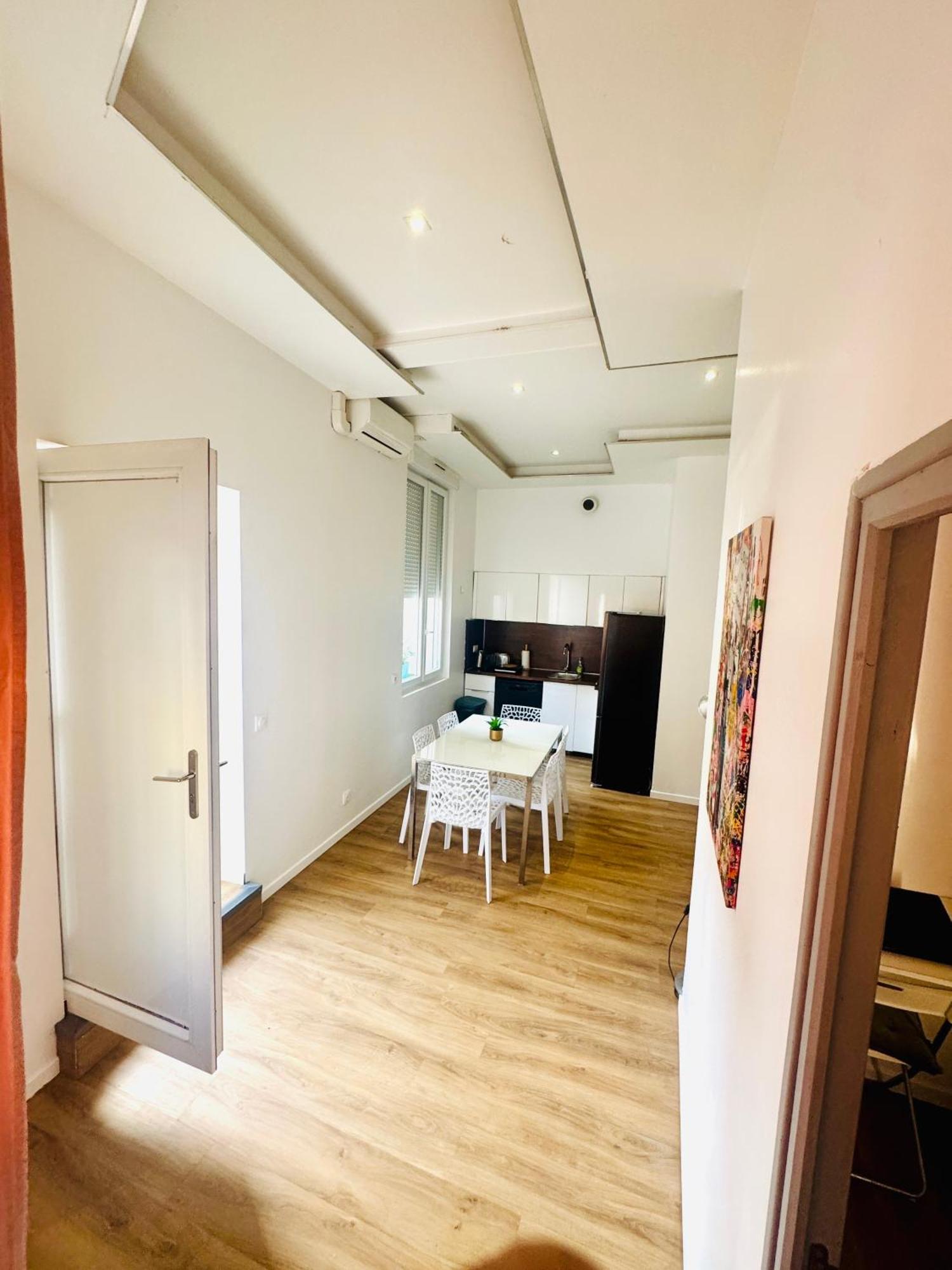 Vakantiehuis Jolie Maison Individuelle 50 M2 ,design Et Climatisee, Confort, Wifi, Terasse Privee , 5 Min Et Autoroute, Stationnement Gratuit Marseilles